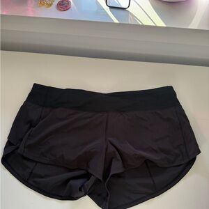 Lululemon Speed Up Low Rise shorts 2.5in